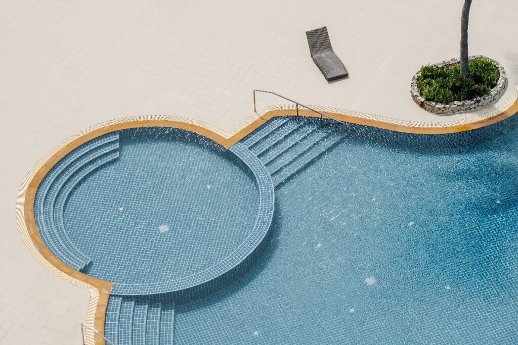 swimming pool installation in Ottawa